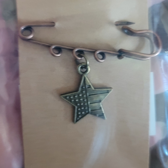 Brooch - Picture 2 of 3